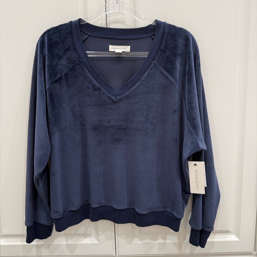 💎NWT💎Treasure & Bond Deep Blue V-Neck